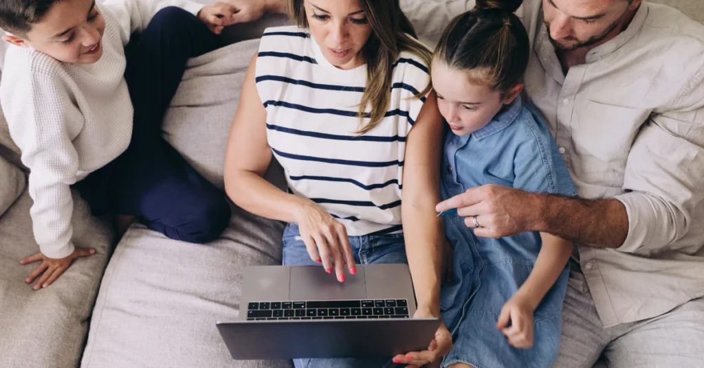 Family budgeting for Disneyland trip costs